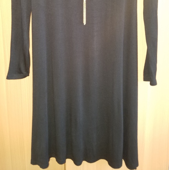 T M G Dress - Picture 2 of 7